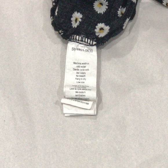 Dainty Daisy Top - Picture 3 of 3